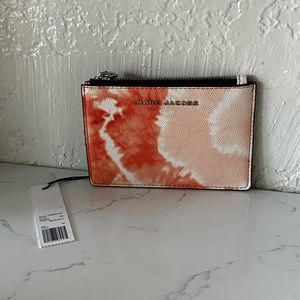 Marc Jacobs top zip multi wallet